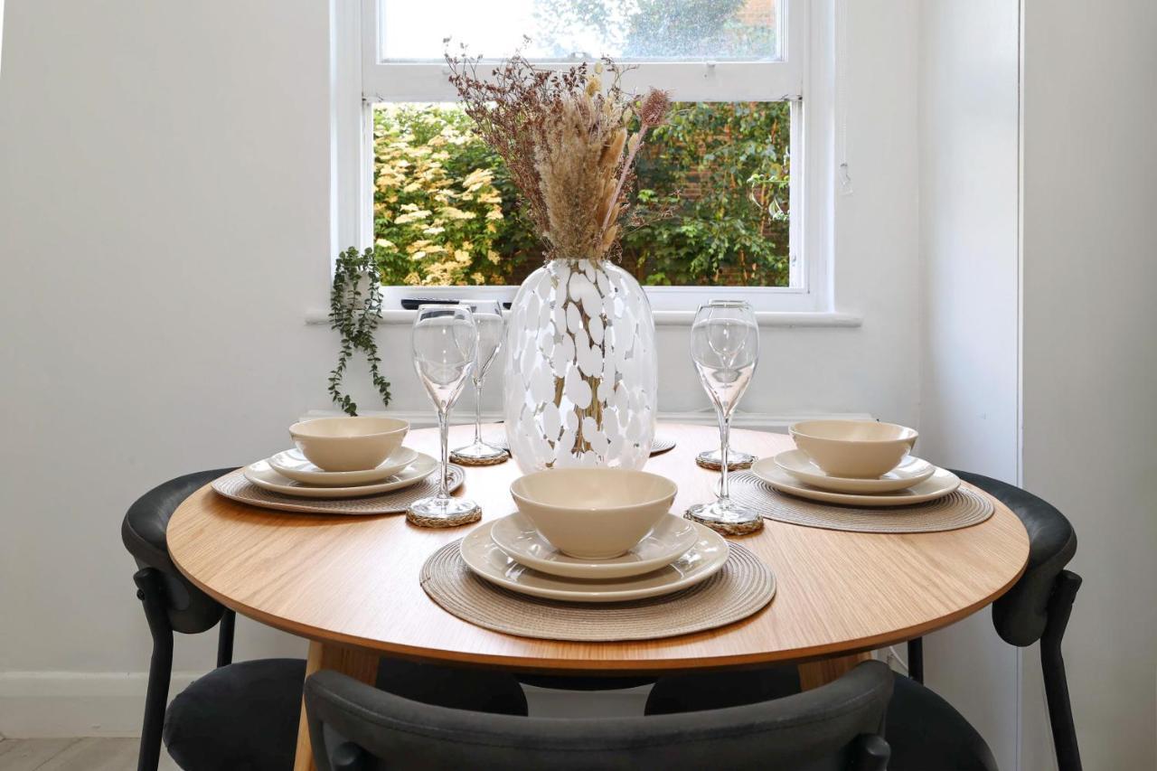 W London Apt For 4. Open Plan Kitchen/Living Room المظهر الخارجي الصورة