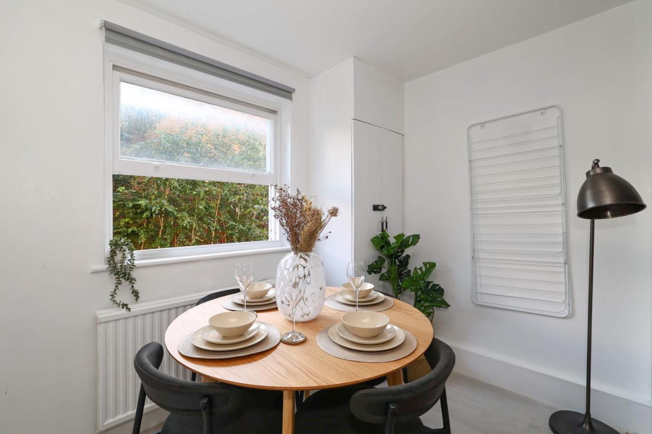 W London Apt For 4. Open Plan Kitchen/Living Room المظهر الخارجي الصورة