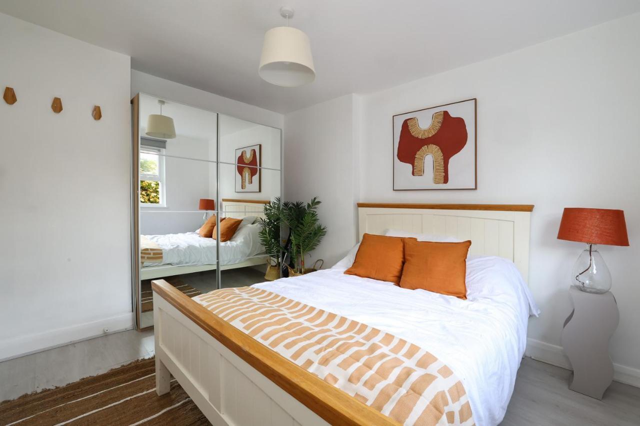 W London Apt For 4. Open Plan Kitchen/Living Room المظهر الخارجي الصورة