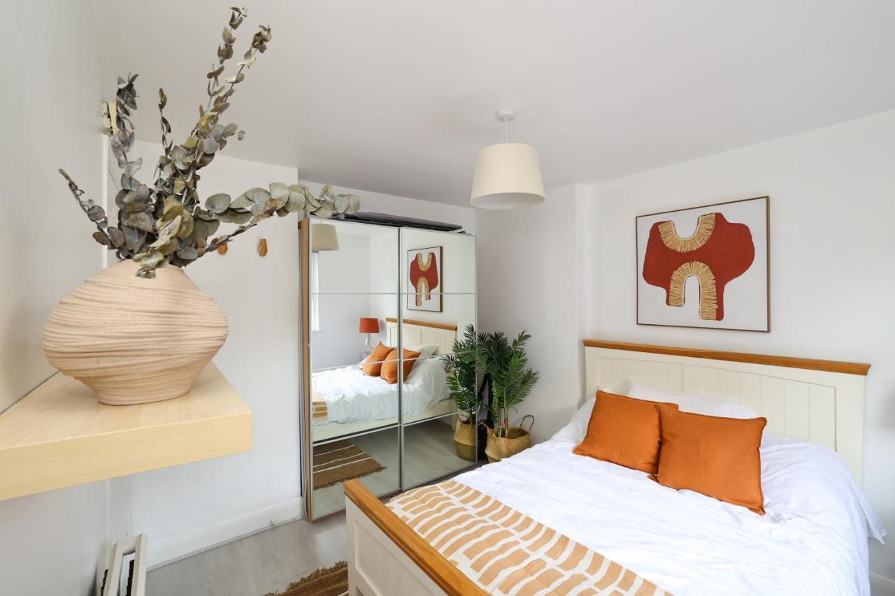 W London Apt For 4. Open Plan Kitchen/Living Room المظهر الخارجي الصورة
